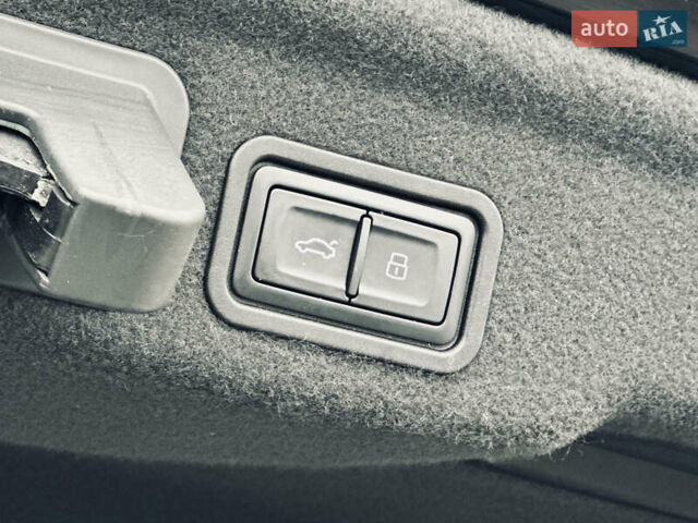 Чорний Ауді A8, об'ємом двигуна 3 л та пробігом 274 тис. км за 18700 $, фото 11 на Automoto.ua