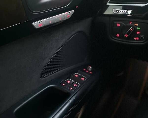 Черный Ауди А8, объемом двигателя 3.99 л и пробегом 170 тыс. км за 25000 $, фото 43 на Automoto.ua