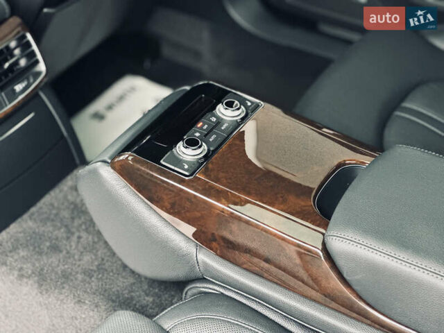Чорний Ауді A8, об'ємом двигуна 3 л та пробігом 274 тис. км за 18700 $, фото 26 на Automoto.ua