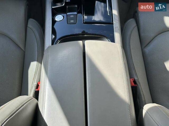 Чорний Ауді A8, об'ємом двигуна 4.13 л та пробігом 263 тис. км за 33500 $, фото 56 на Automoto.ua
