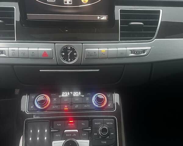 Черный Ауди А8, объемом двигателя 4.13 л и пробегом 150 тыс. км за 47000 $, фото 12 на Automoto.ua