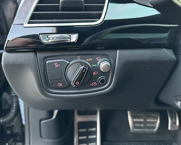 Чорний Ауді A8, об'ємом двигуна 3.99 л та пробігом 140 тис. км за 33900 $, фото 42 на Automoto.ua