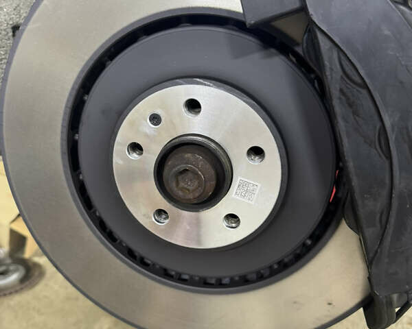 Черный Ауди А8, объемом двигателя 3.99 л и пробегом 187 тыс. км за 33000 $, фото 29 на Automoto.ua