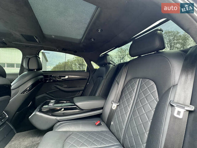 Черный Ауди А8, объемом двигателя 3.99 л и пробегом 195 тыс. км за 27000 $, фото 19 на Automoto.ua