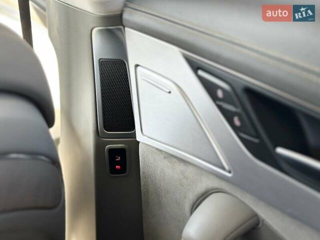 Чорний Ауді A8, об'ємом двигуна 4.13 л та пробігом 263 тис. км за 33500 $, фото 44 на Automoto.ua