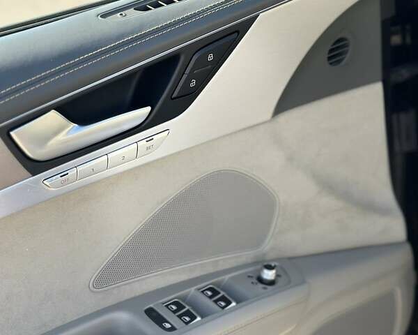 Чорний Ауді A8, об'ємом двигуна 4.13 л та пробігом 263 тис. км за 33500 $, фото 24 на Automoto.ua
