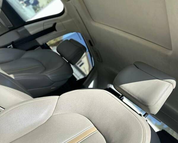 Чорний Ауді A8, об'ємом двигуна 4.13 л та пробігом 263 тис. км за 33500 $, фото 58 на Automoto.ua