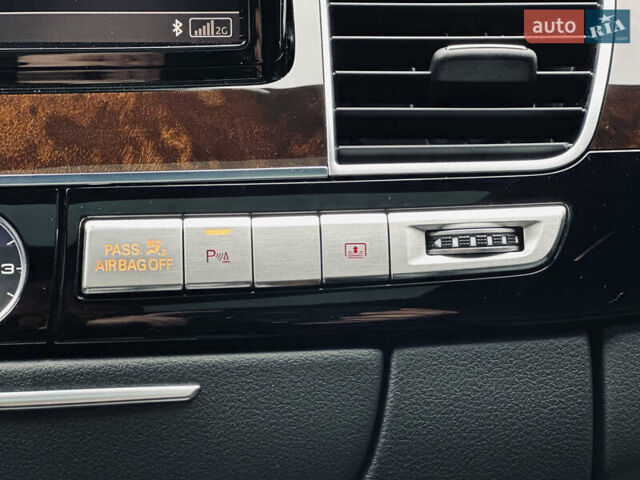 Чорний Ауді A8, об'ємом двигуна 3 л та пробігом 274 тис. км за 18700 $, фото 76 на Automoto.ua