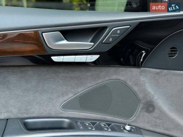 Чорний Ауді A8, об'ємом двигуна 3 л та пробігом 131 тис. км за 24999 $, фото 7 на Automoto.ua
