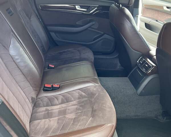 Черный Ауди А8, объемом двигателя 2.97 л и пробегом 245 тыс. км за 25000 $, фото 11 на Automoto.ua