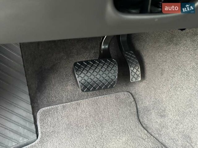 Чорний Ауді A8, об'ємом двигуна 3 л та пробігом 122 тис. км за 28999 $, фото 67 на Automoto.ua