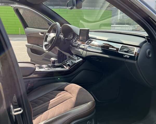 Черный Ауди А8, объемом двигателя 2.97 л и пробегом 245 тыс. км за 25000 $, фото 7 на Automoto.ua