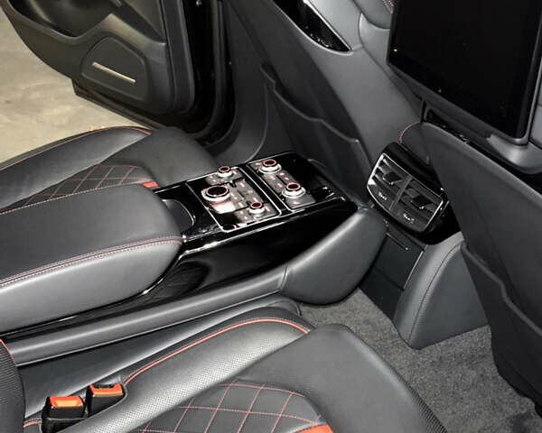 Чорний Ауді A8, об'ємом двигуна 4.13 л та пробігом 170 тис. км за 48500 $, фото 21 на Automoto.ua