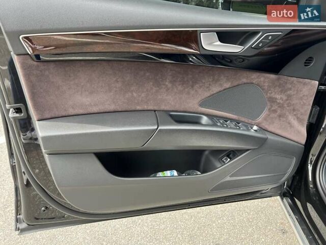 Черный Ауди А8, объемом двигателя 2.97 л и пробегом 245 тыс. км за 25000 $, фото 9 на Automoto.ua