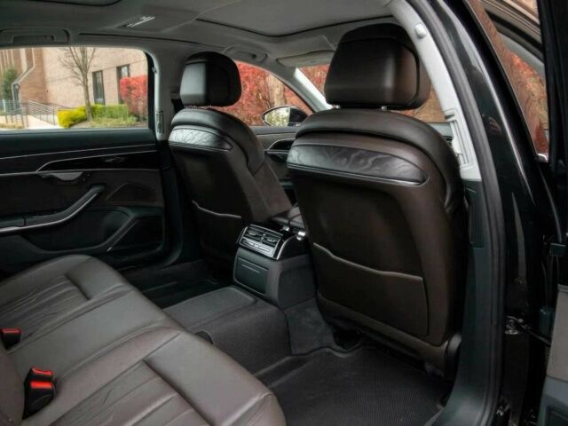 Чорний Ауді A8, об'ємом двигуна 3 л та пробігом 45 тис. км за 24000 $, фото 17 на Automoto.ua