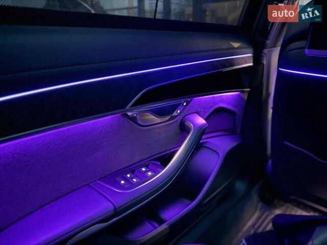 Чорний Ауді A8, об'ємом двигуна 0 л та пробігом 105 тис. км за 48500 $, фото 11 на Automoto.ua