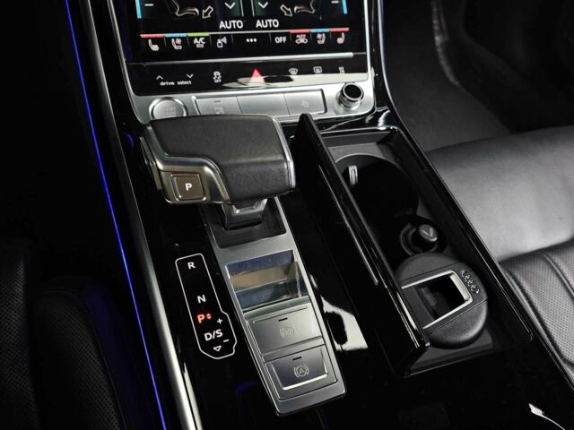 Чорний Ауді A8, об'ємом двигуна 0 л та пробігом 63 тис. км за 37356 $, фото 7 на Automoto.ua