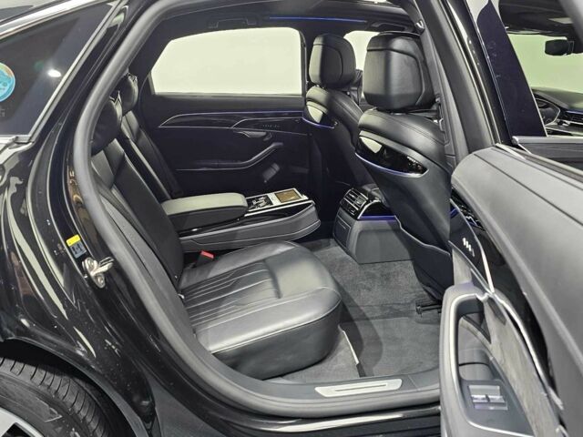 Чорний Ауді A8, об'ємом двигуна 0 л та пробігом 63 тис. км за 37356 $, фото 10 на Automoto.ua