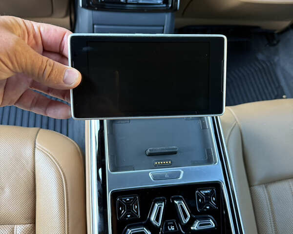 Чорний Ауді A8, об'ємом двигуна 3.99 л та пробігом 111 тис. км за 55700 $, фото 30 на Automoto.ua