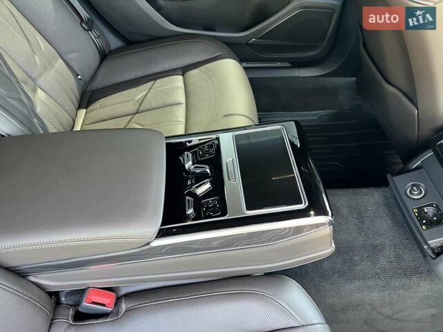 Черный Ауди А8, объемом двигателя 2.97 л и пробегом 47 тыс. км за 69900 $, фото 12 на Automoto.ua