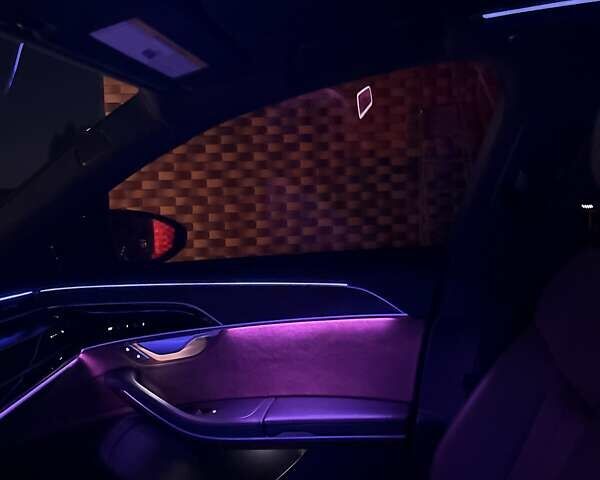 Чорний Ауді A8, об'ємом двигуна 3.99 л та пробігом 111 тис. км за 55700 $, фото 4 на Automoto.ua