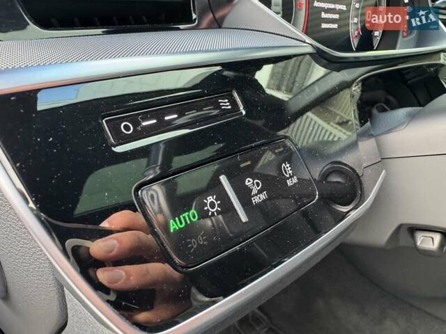 Ауди А8 2021 в Киеве на Automoto.ua Черный Ауди А8, объемом двигателя 2.97 л и пробегом 98 тыс. км за 67500 $, фото 22 на Automoto.ua