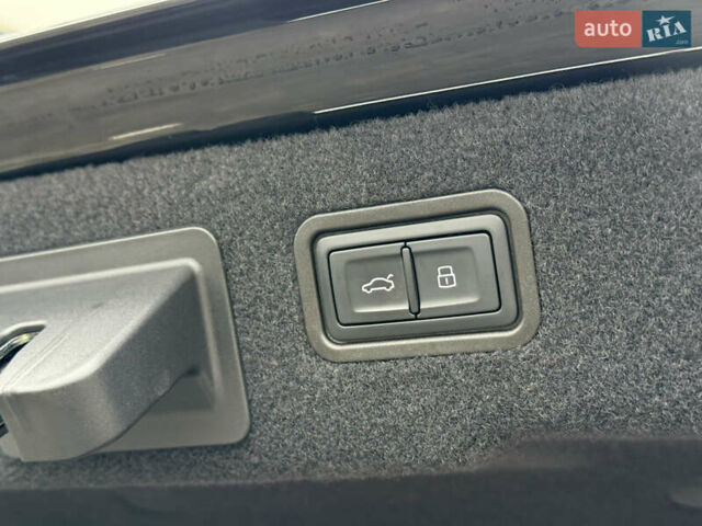 Черный Ауди А8, объемом двигателя 3 л и пробегом 13 тыс. км за 86500 $, фото 65 на Automoto.ua