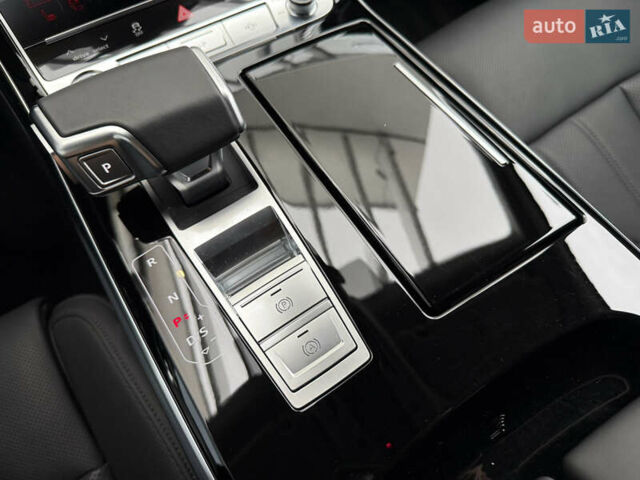 Черный Ауди А8, объемом двигателя 3 л и пробегом 13 тыс. км за 86500 $, фото 62 на Automoto.ua
