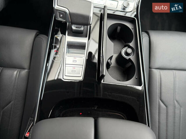 Черный Ауди А8, объемом двигателя 3 л и пробегом 13 тыс. км за 86500 $, фото 63 на Automoto.ua