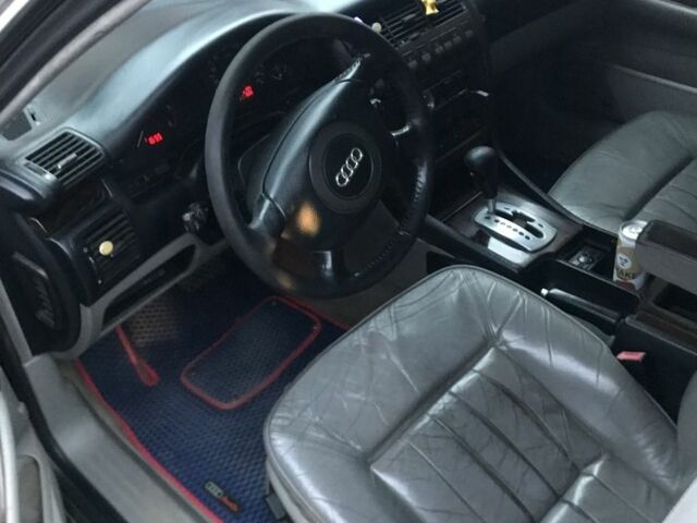 Фиолетовый Ауди А8, объемом двигателя 2.5 л и пробегом 370 тыс. км за 3500 $, фото 3 на Automoto.ua