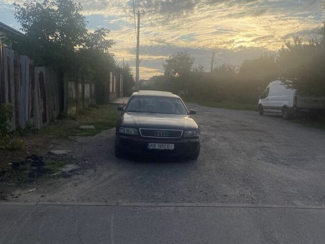 Фиолетовый Ауди А8, объемом двигателя 2.5 л и пробегом 370 тыс. км за 3500 $, фото 2 на Automoto.ua