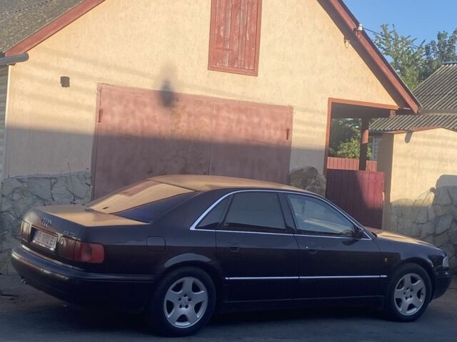 Фиолетовый Ауди А8, объемом двигателя 2.5 л и пробегом 370 тыс. км за 3500 $, фото 5 на Automoto.ua