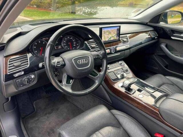 Красный Ауди А8, объемом двигателя 4 л и пробегом 44 тыс. км за 7800 $, фото 11 на Automoto.ua