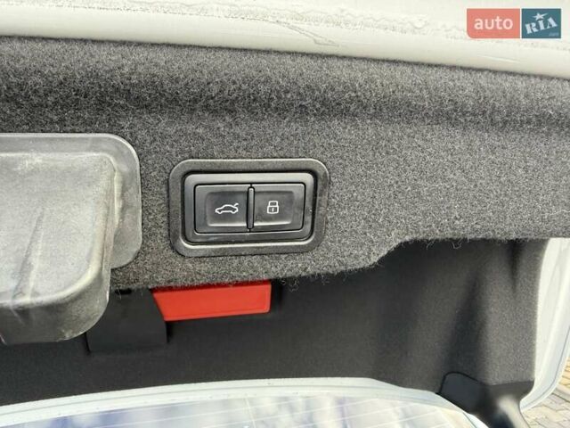 Ауді A8, об'ємом двигуна 3 л та пробігом 205 тис. км за 18400 $, фото 26 на Automoto.ua