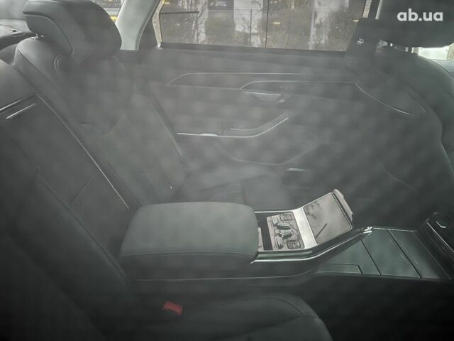 Ауди А8, объемом двигателя 3 л и пробегом 1 тыс. км за 122156 $, фото 4 на Automoto.ua