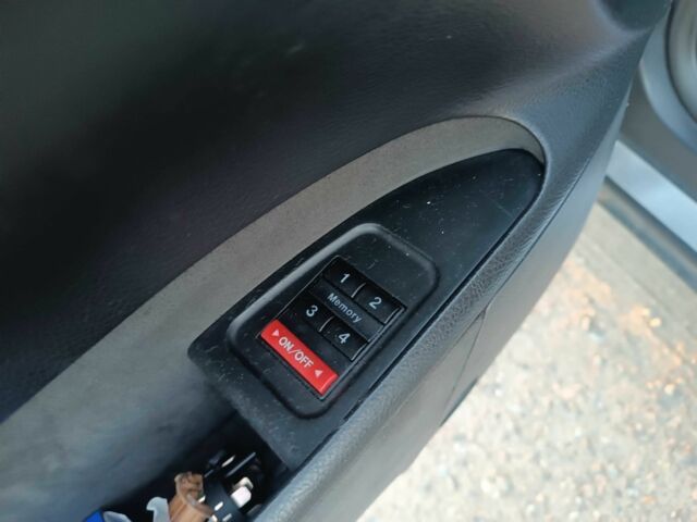 Ауди А8 2002 в Костополе на Automoto.ua Серый Ауди А8, объемом двигателя 3.3 л и пробегом 300 тыс. км за 4300 $, фото 17 на Automoto.ua