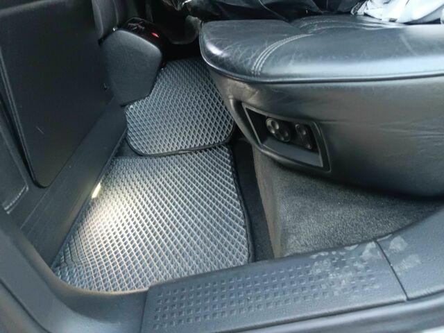 Ауди А8 2002 в Костополе на Automoto.ua Серый Ауди А8, объемом двигателя 3.3 л и пробегом 300 тыс. км за 4300 $, фото 22 на Automoto.ua