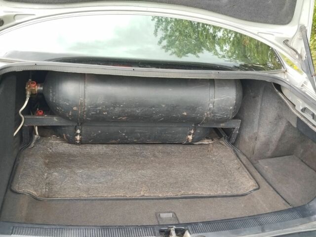 Серый Ауди А8, объемом двигателя 4.2 л и пробегом 456 тыс. км за 4000 $, фото 1 на Automoto.ua