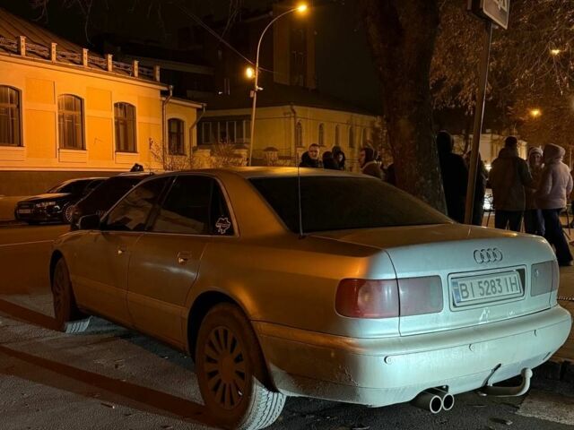 Серый Ауди А8, объемом двигателя 4.2 л и пробегом 456 тыс. км за 4000 $, фото 12 на Automoto.ua