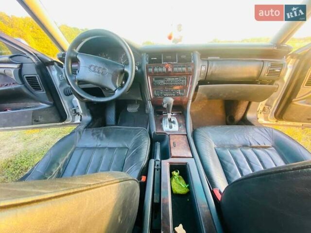 Серый Ауди А8, объемом двигателя 3.7 л и пробегом 300 тыс. км за 3170 $, фото 7 на Automoto.ua