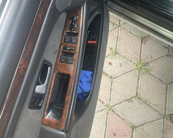 Серый Ауди А8, объемом двигателя 4.2 л и пробегом 370 тыс. км за 4700 $, фото 4 на Automoto.ua