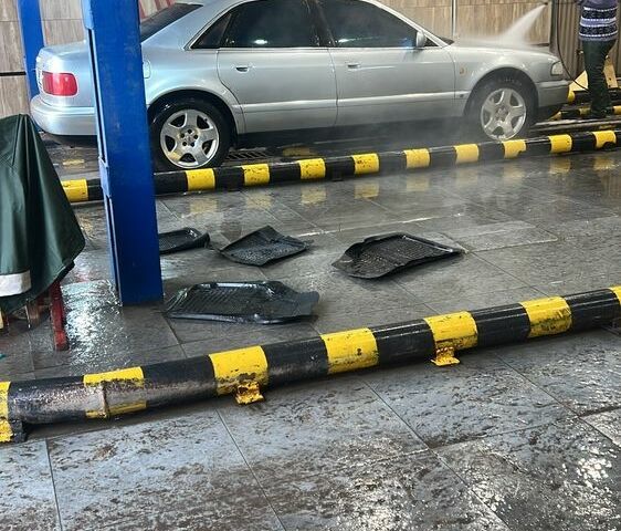 Сірий Ауді A8, об'ємом двигуна 3.7 л та пробігом 447 тис. км за 4000 $, фото 2 на Automoto.ua