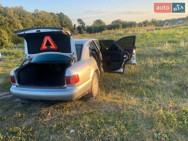 Серый Ауди А8, объемом двигателя 3.7 л и пробегом 300 тыс. км за 3170 $, фото 1 на Automoto.ua