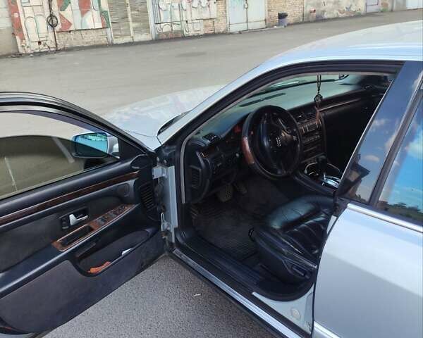 Серый Ауди А8, объемом двигателя 3.7 л и пробегом 537 тыс. км за 4000 $, фото 6 на Automoto.ua
