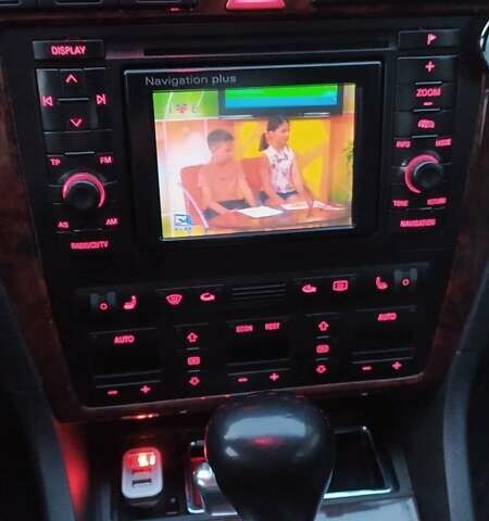 Сірий Ауді A8, об'ємом двигуна 4.2 л та пробігом 245 тис. км за 9500 $, фото 76 на Automoto.ua