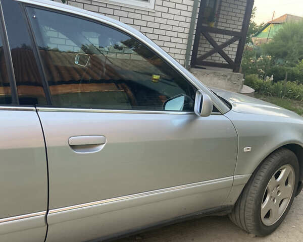 Сірий Ауді A8, об'ємом двигуна 2.5 л та пробігом 240 тис. км за 6300 $, фото 2 на Automoto.ua
