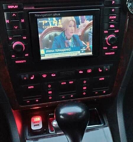 Сірий Ауді A8, об'ємом двигуна 4.2 л та пробігом 245 тис. км за 9500 $, фото 77 на Automoto.ua