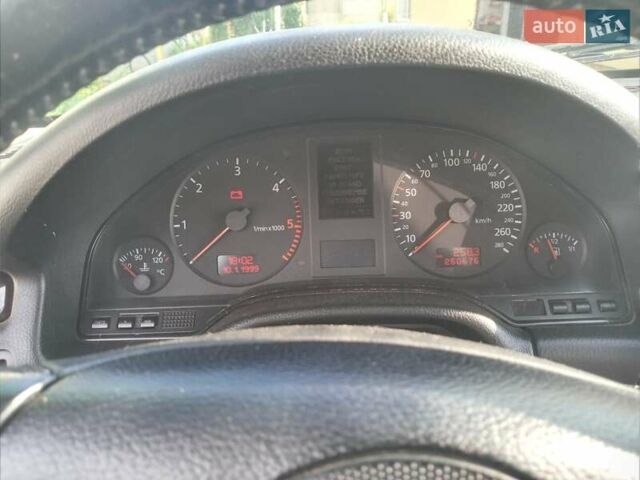 Ауди А8 2000 в Здолбунове на Automoto.ua Серый Ауди А8, объемом двигателя 2.5 л и пробегом 260 тыс. км за 4500 $, фото 11 на Automoto.ua