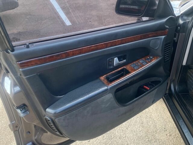 Ауді A8 2001 у Софіївська Борщагівка на Automoto.ua Сірий Ауді A8, об'ємом двигуна 3.7 л та пробігом 200 тис. км за 5000 $, фото 7 на Automoto.ua