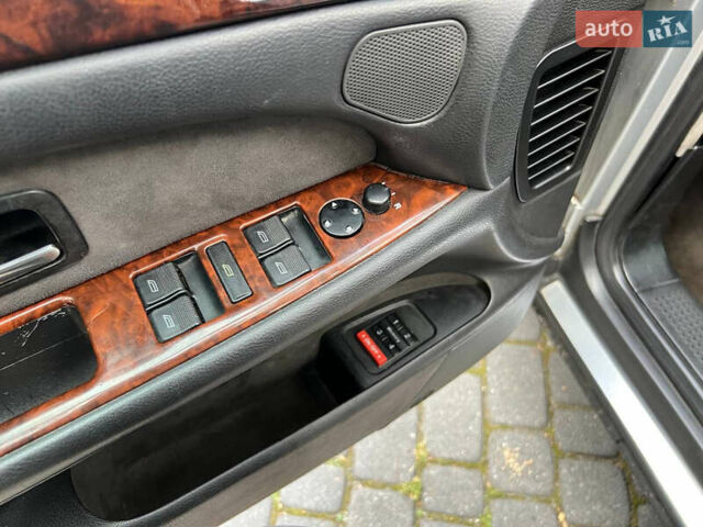 Сірий Ауді A8, об'ємом двигуна 2.5 л та пробігом 280 тис. км за 3550 $, фото 19 на Automoto.ua